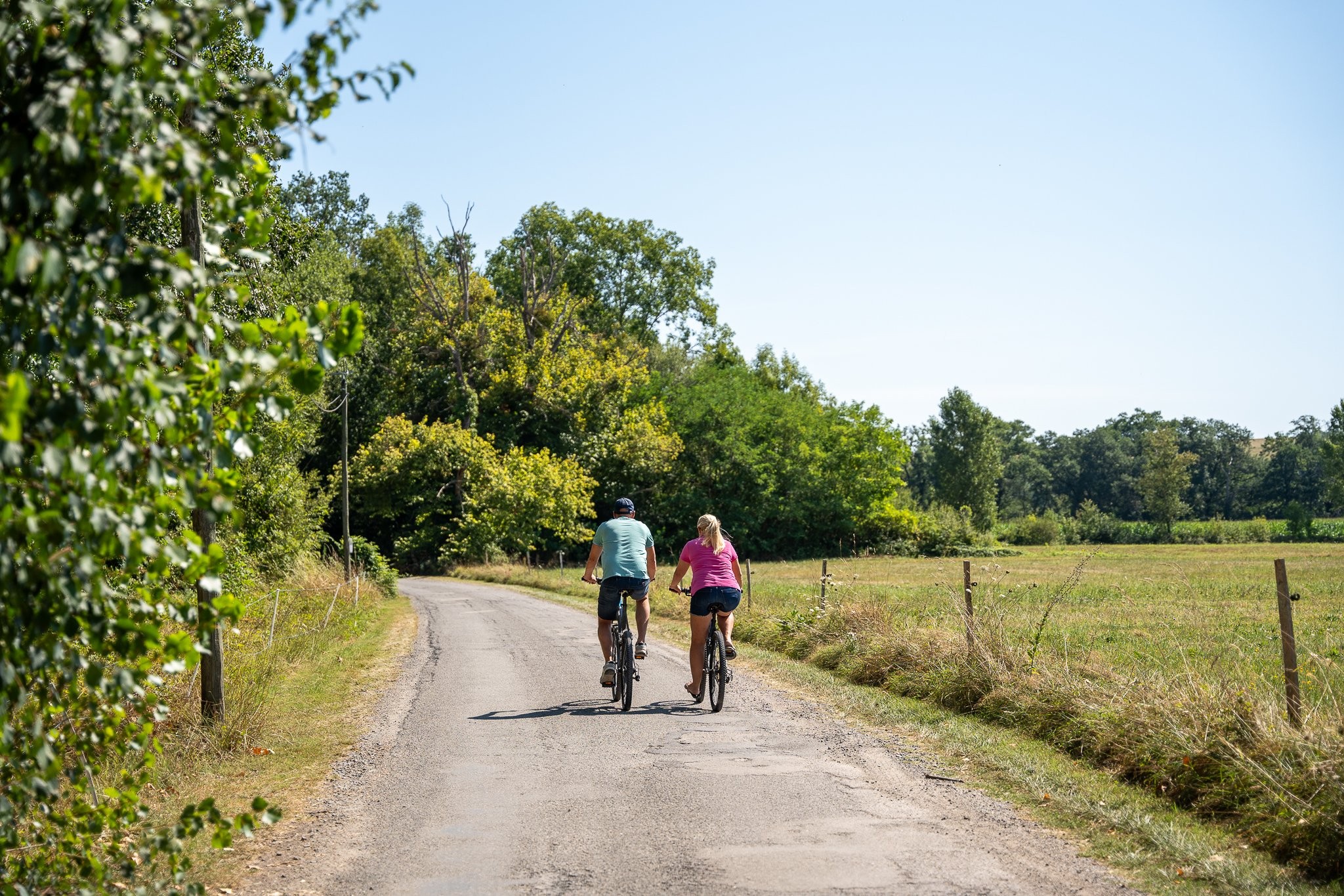 Chateau cazaleres eropuit met de fietsen in de omgeving